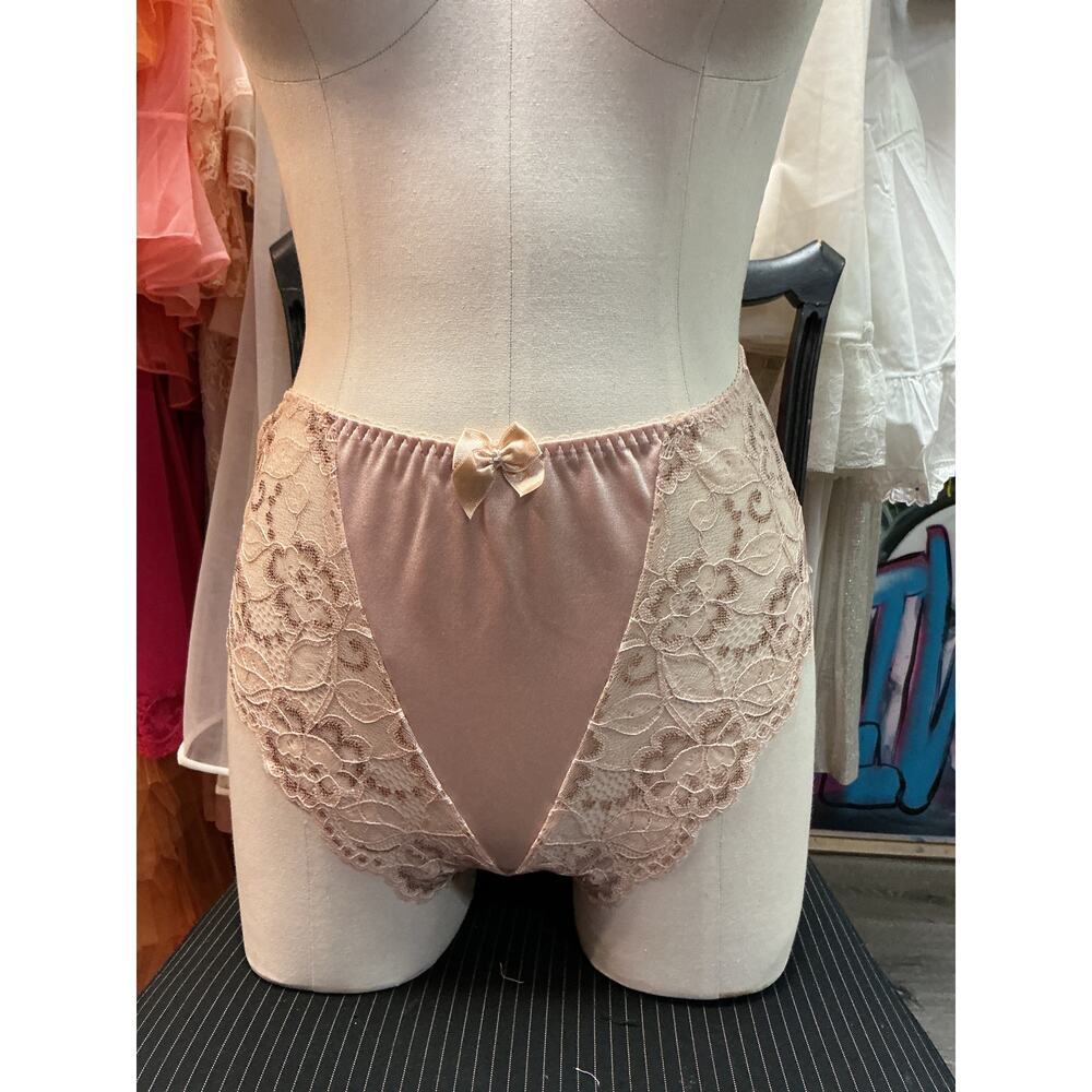 VINTAGE HIGH WAISTED LIGHT PINK PANTY